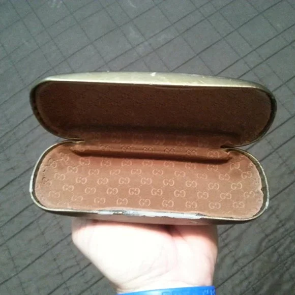 Gucci flat lense sunglass/eye glasses case holder(Please read  description) - Picture 4 of 7